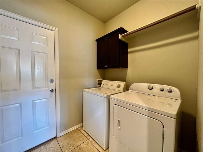 Building Photo - Nice Home in South East Fayetteville