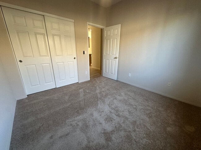 Building Photo - SAN TAN RANCH SINGLE LEVEL 4 BEDROOM WITH NEW FLOORING THROUGHOUT