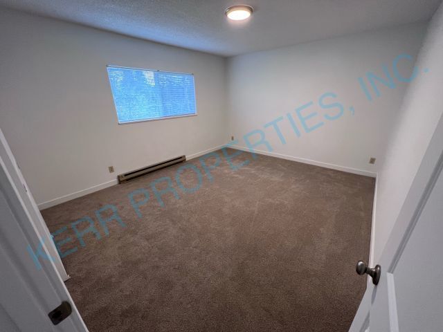 Building Photo - Charming 2-Bedroom Rental in Prime Oregon City Location!