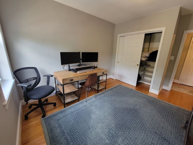 Building Photo - Fabulous, Furnished, Spacious 2BR with balcony in Alexandria