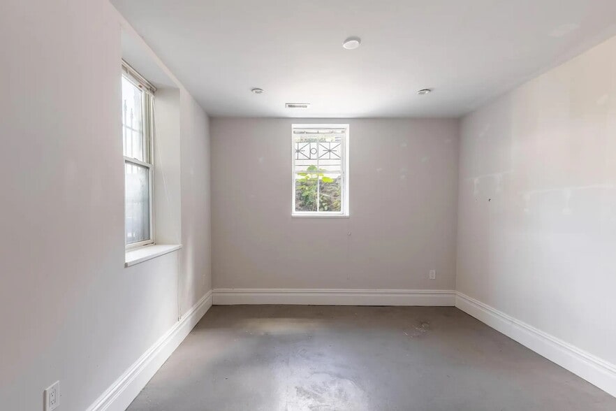 Building Photo - 89 Cedar St