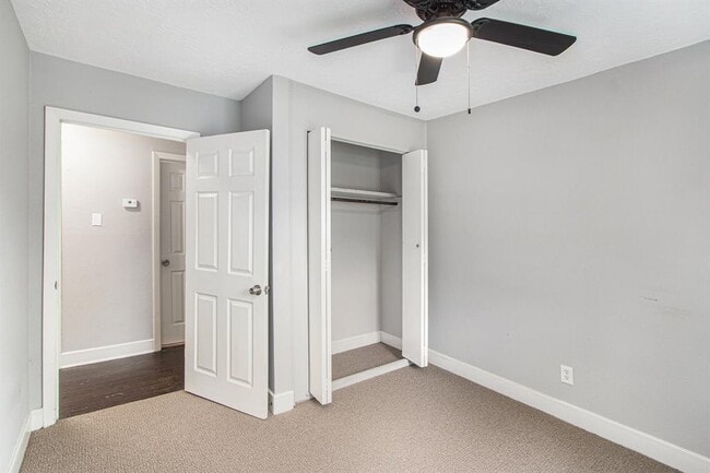 Building Photo - 9414 Rosehaven Dr