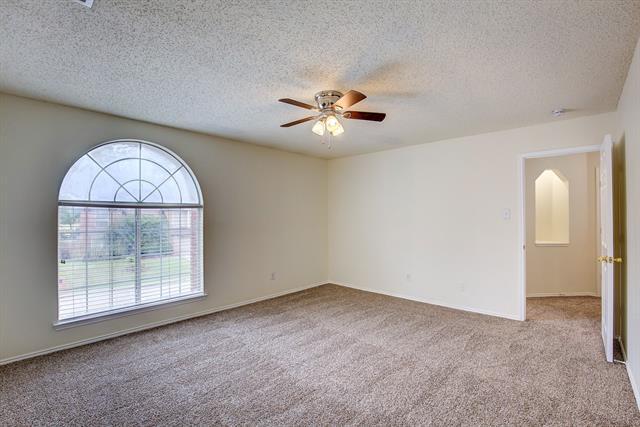 Building Photo - 4717 Woodhaven Ln