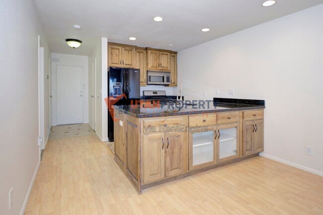 Building Photo - 1180 S Foothill Dr