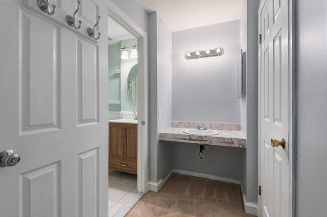 Building Photo - 6420 Thomas Paine Ct