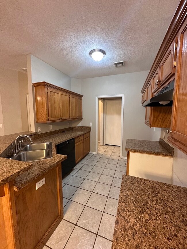 Building Photo - 325 W Strasburg Way