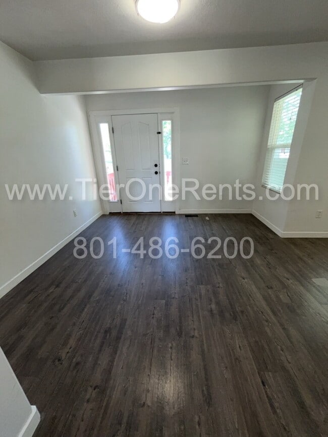 Building Photo - NO DEPOSIT option available for qualified ...