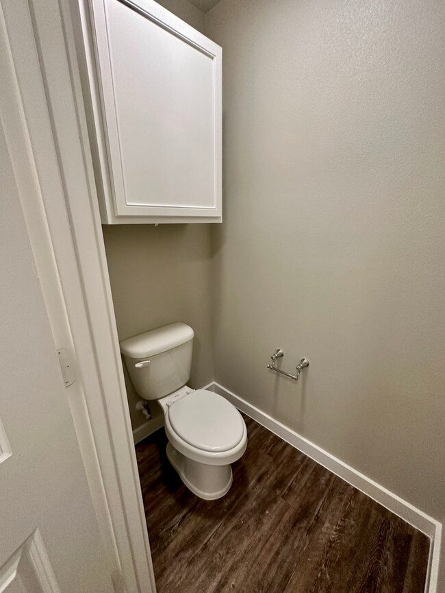 Building Photo - Stylish and Modern 3-Bedroom Duplex for Rent in Desirable Harvest Neighborhood