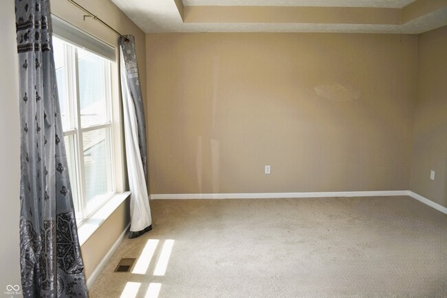 Building Photo - 2327 Creekland Dr