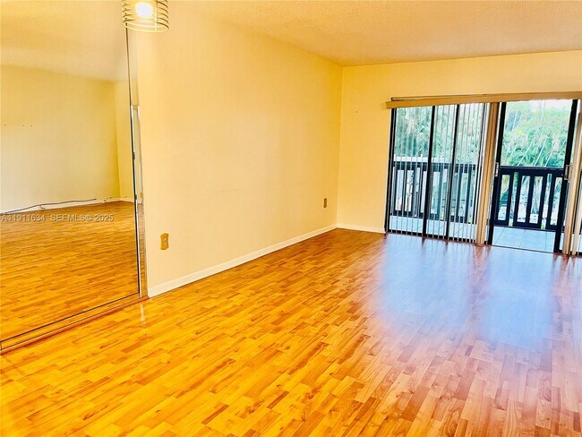 Building Photo - 1021 Mockingbird Ln