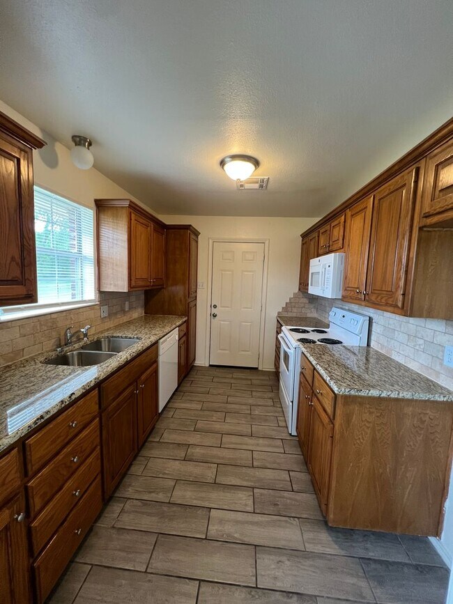 Building Photo - China Spring ISD Duplex