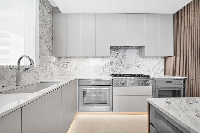 Building Photo - 3535 S Ocean Dr