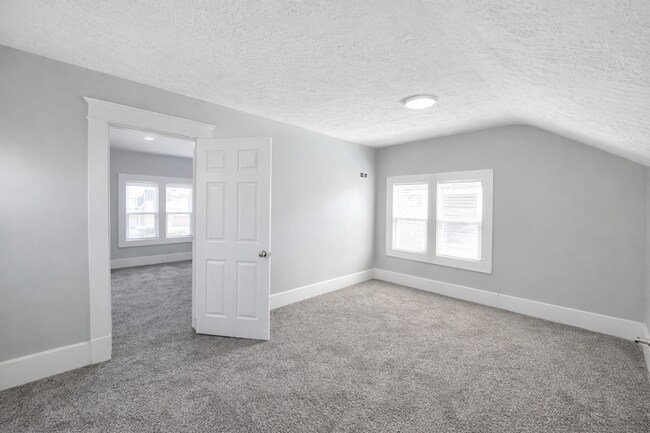 Building Photo - Remodeled two bedroom gem!