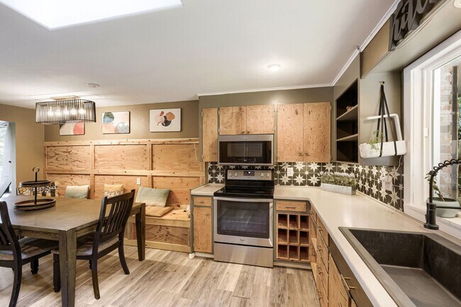 Building Photo - 3bd/1.75ba Issaquah Home