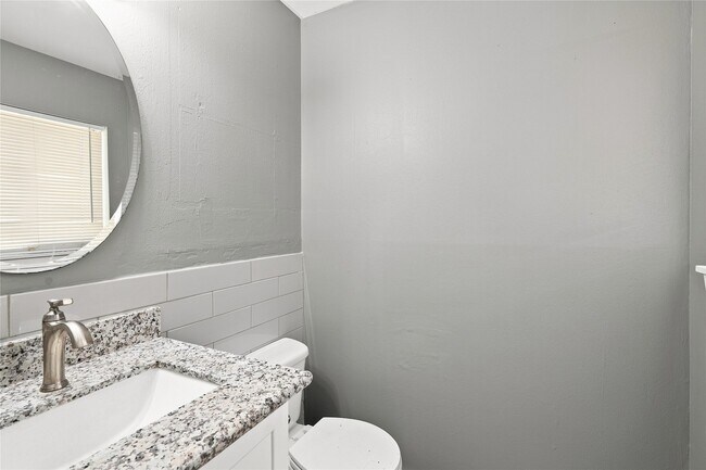 Building Photo - 2906 Newcastle Dr