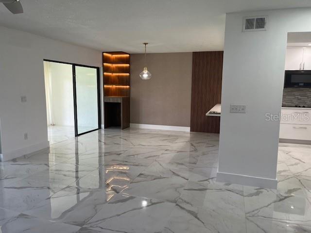 Building Photo - 8217 Breeze Cove Ln