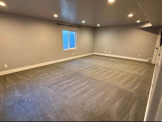 Building Photo - 7081 Hollow View Ct