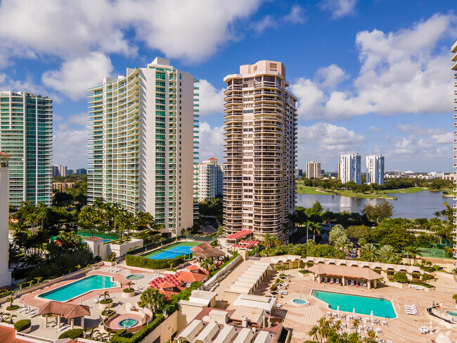 Building Photo - The Landmark Club Condominium
