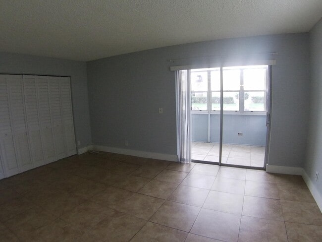 Building Photo - 258 Normandy F