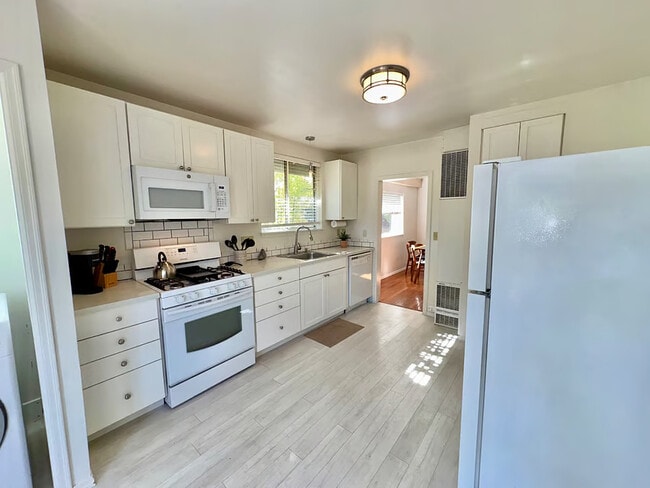 Building Photo - 4755 N Pearl St