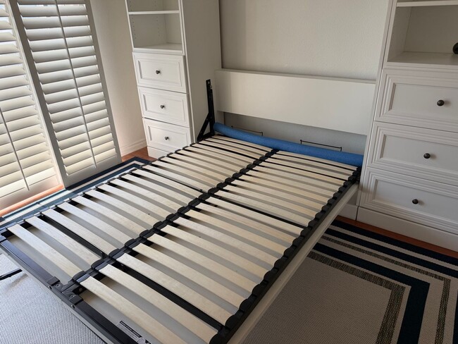 Building Photo - 1021 Scott St