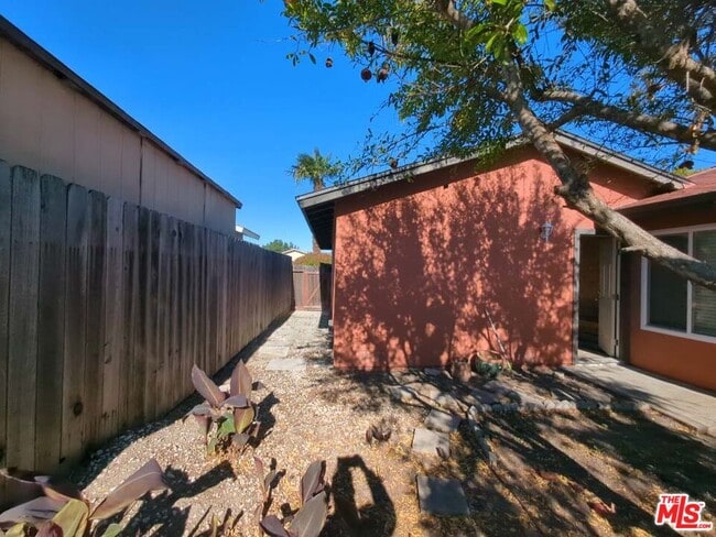 Building Photo - 6656 Swan St