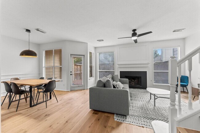 Building Photo - 7 S Avonlea Cir