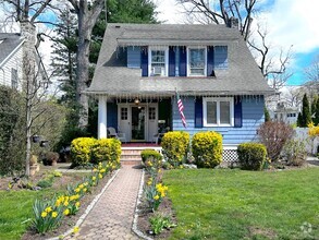 Building Photo - 1106 Clay Ave