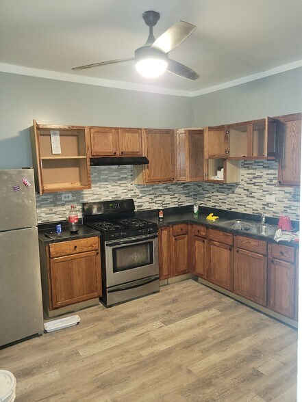 Building Photo - 4130 W Cullerton St