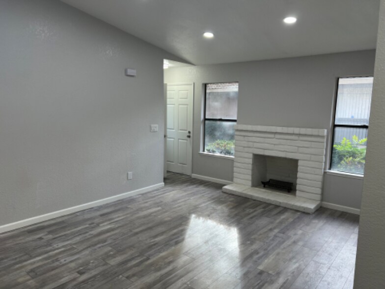Building Photo - 5641 Passero Way