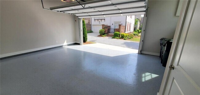 Building Photo - 6076 Cushing Cir