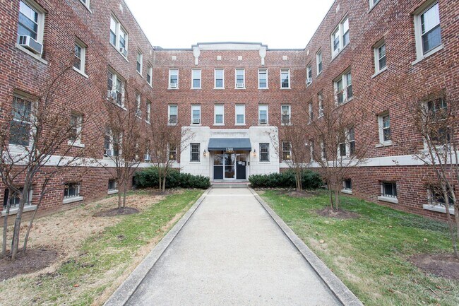 Building Photo - 1301 Longfellow St NW