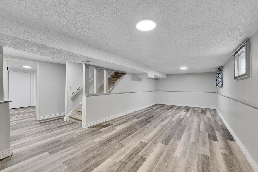 Building Photo - 7303 E Mercer Pl