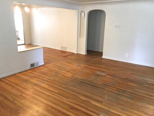 Building Photo - 2156 10th Street Rd