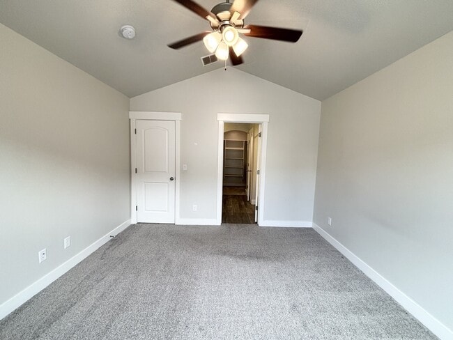 Building Photo - 3742 W Canyon Falls Dr