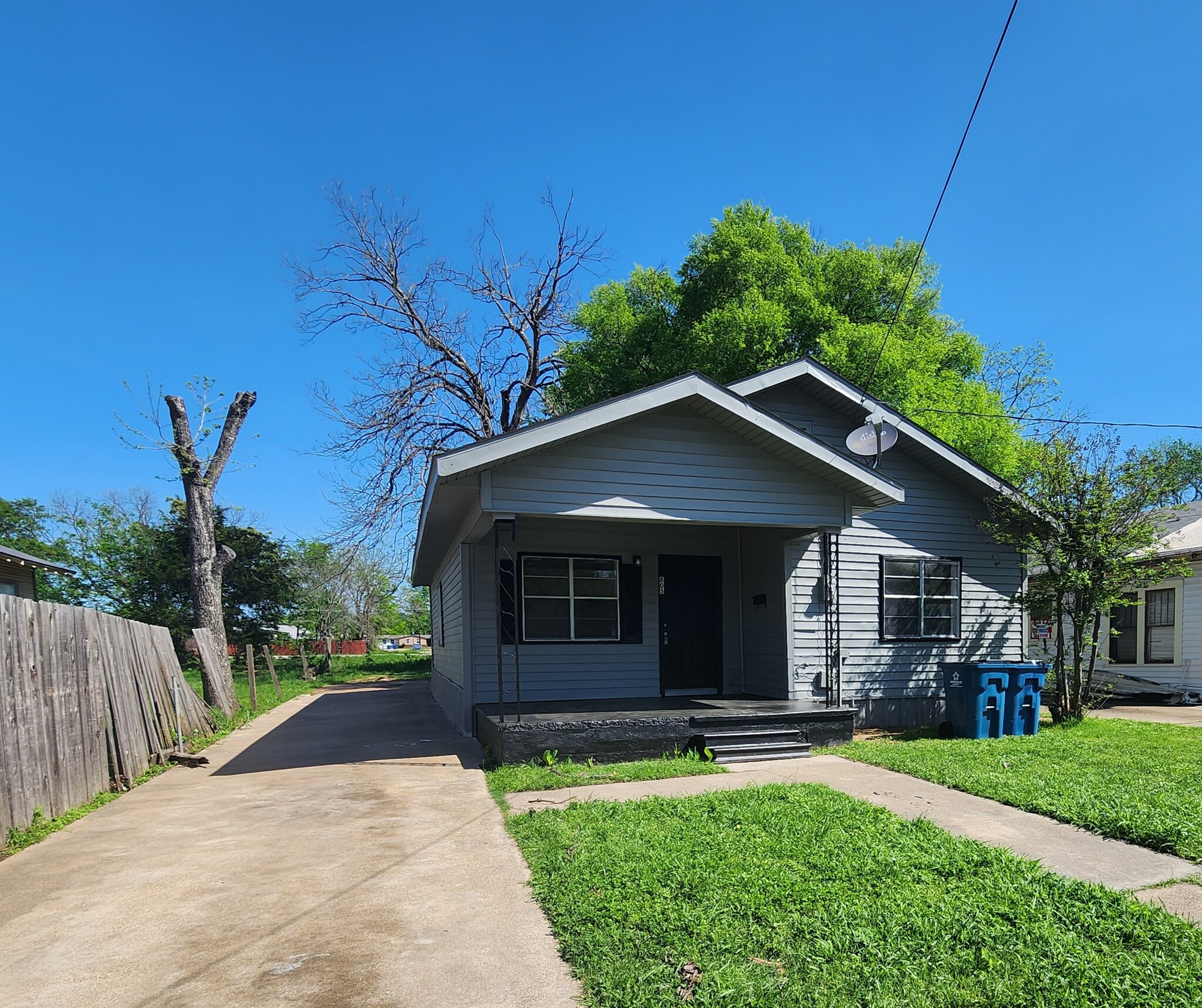 Building Photo - 805 E Palestine St