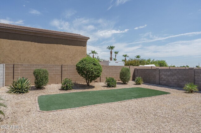 Building Photo - 17072 W Alice Ave