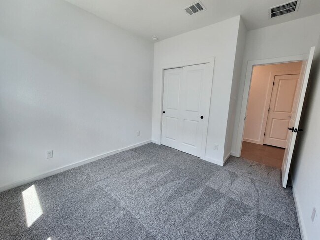 Building Photo - 21226 Blue Blf Dr