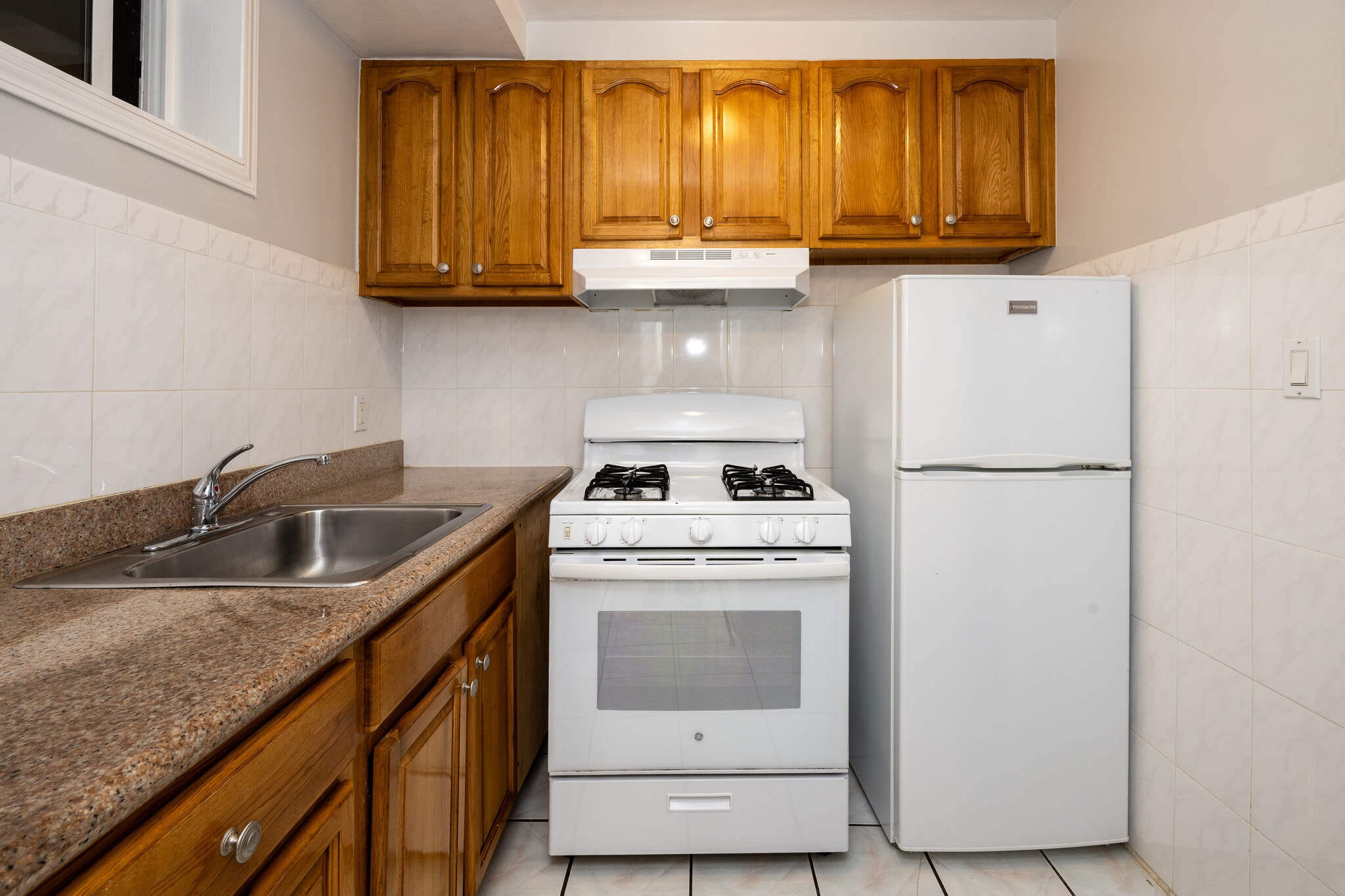 Building Photo - 1737 9th Ave