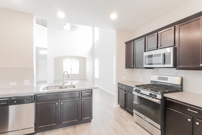 Building Photo - 1565 Acmite Ave