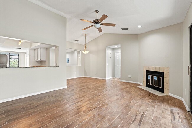 Building Photo - Beautiful Condo
