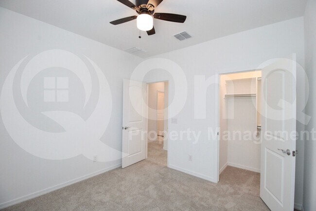 Building Photo - 8810 W Pasadena Ave