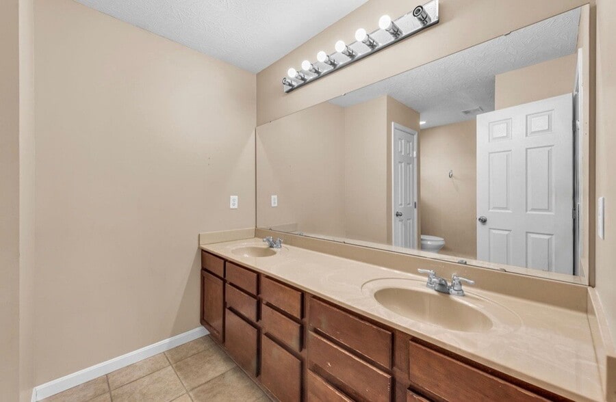 Building Photo - 3077 Cypress Hill Dr