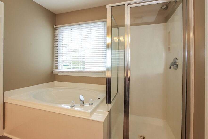 Building Photo - 5125 Casland Dr