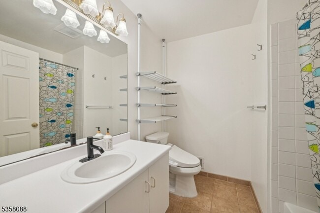 Building Photo - 46 Mayflower Dr