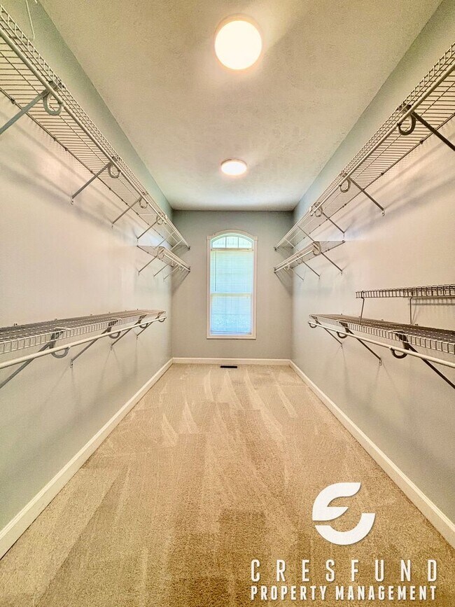 Building Photo - CHARMING 3 BEDROOM READY FOR MOVE IN TODAY!