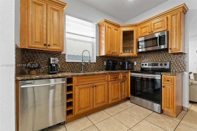 Building Photo - 2328 NE 37th Terrace