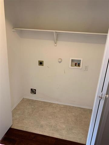 Building Photo - 827 Savage Dr