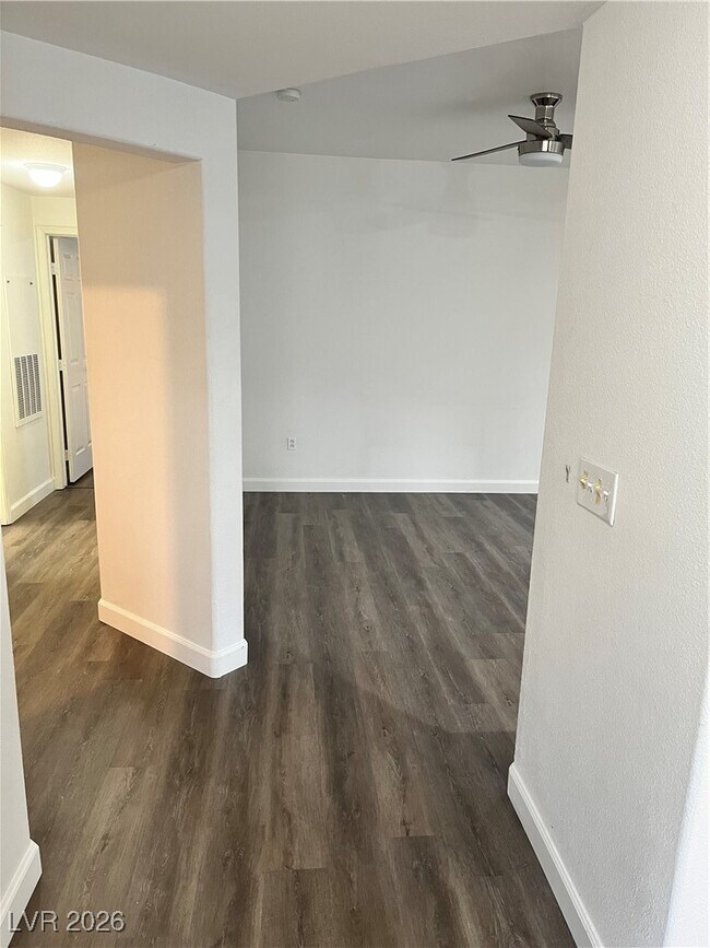 Building Photo - 1500 Cardinal Peak Ln