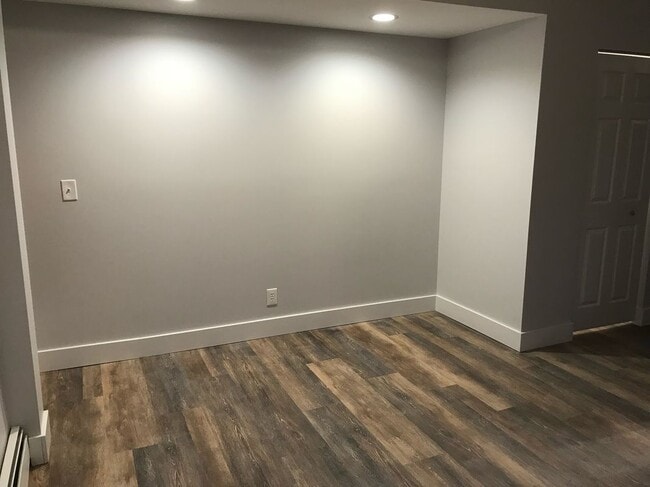 Building Photo - 14 May St